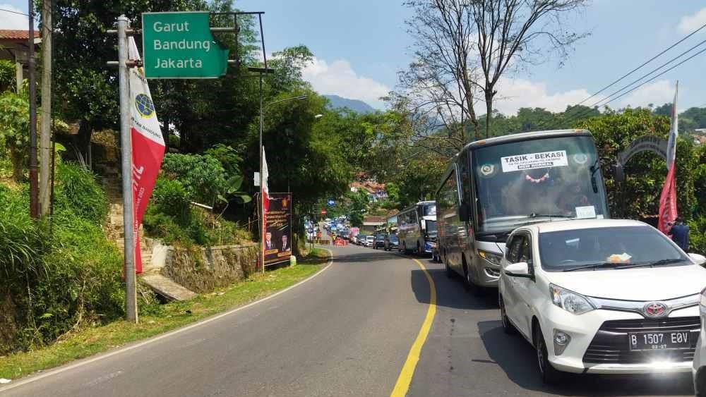 Nagreg-Limbangan Dipadati Pemudik, Polisi Terapkan One Way
