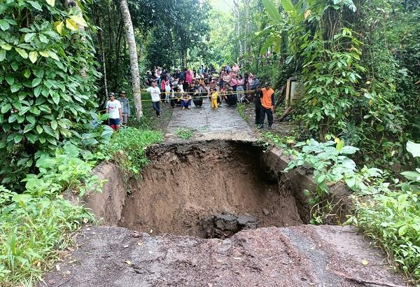 Tim SAR Lanjutkan Pencarian Korban Jembatan Ambles di Cibalong Tasikmalaya