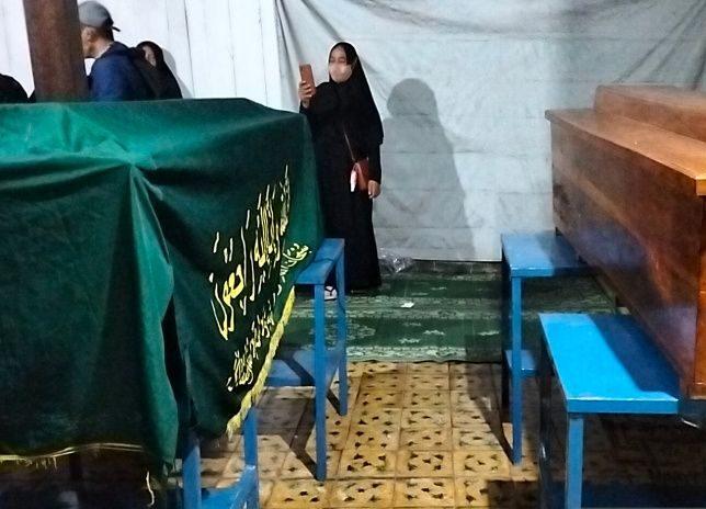 Tangis Keluarga Pecah Kala Jenazah Syabda dan Sang Ibu Tiba di Sragen