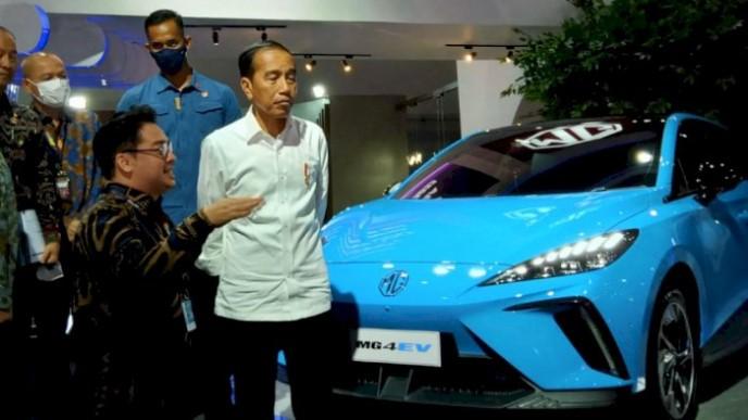 Jokowi Singgung Kemacetan di Kota Besar Imbas Tingginya Penjualan Otomotif