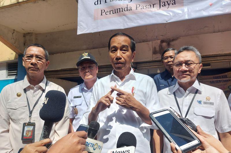 Jokowi Duet dengan Mendag Tinjau Harga Pangan Jelang Lebaran di  Jakarta