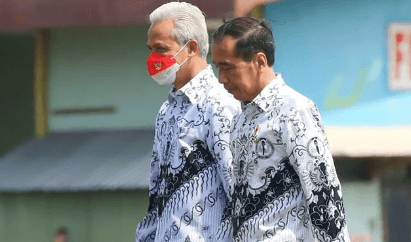 Jokowi dan Ganjar Mesra di HUT PGRI, Semobil dan Pakai Batik Sama