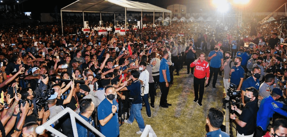 Malam Terakhir di NTT, Jokowi Nonton Konser Slank dan Kla Project