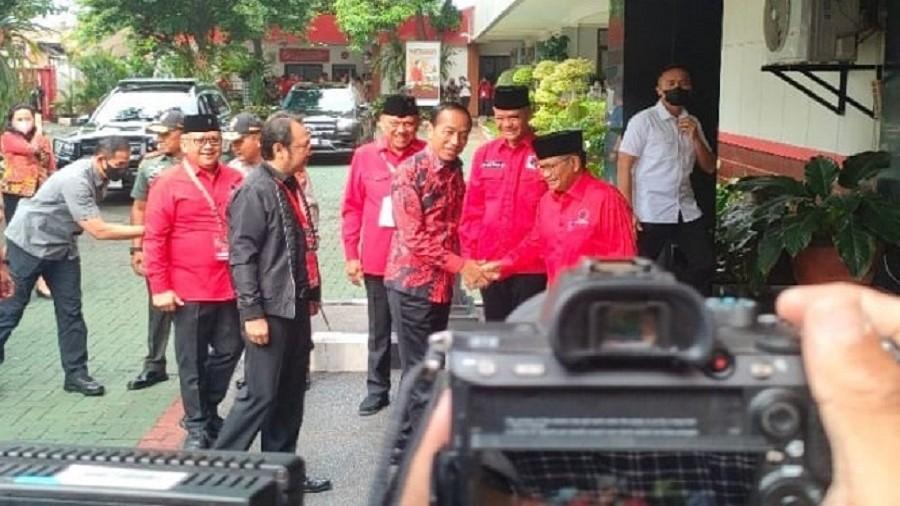 Presiden Jokowi Tiba di Sekolah PDIP, Beri Arahan Kader 'Banteng' di Rakernas