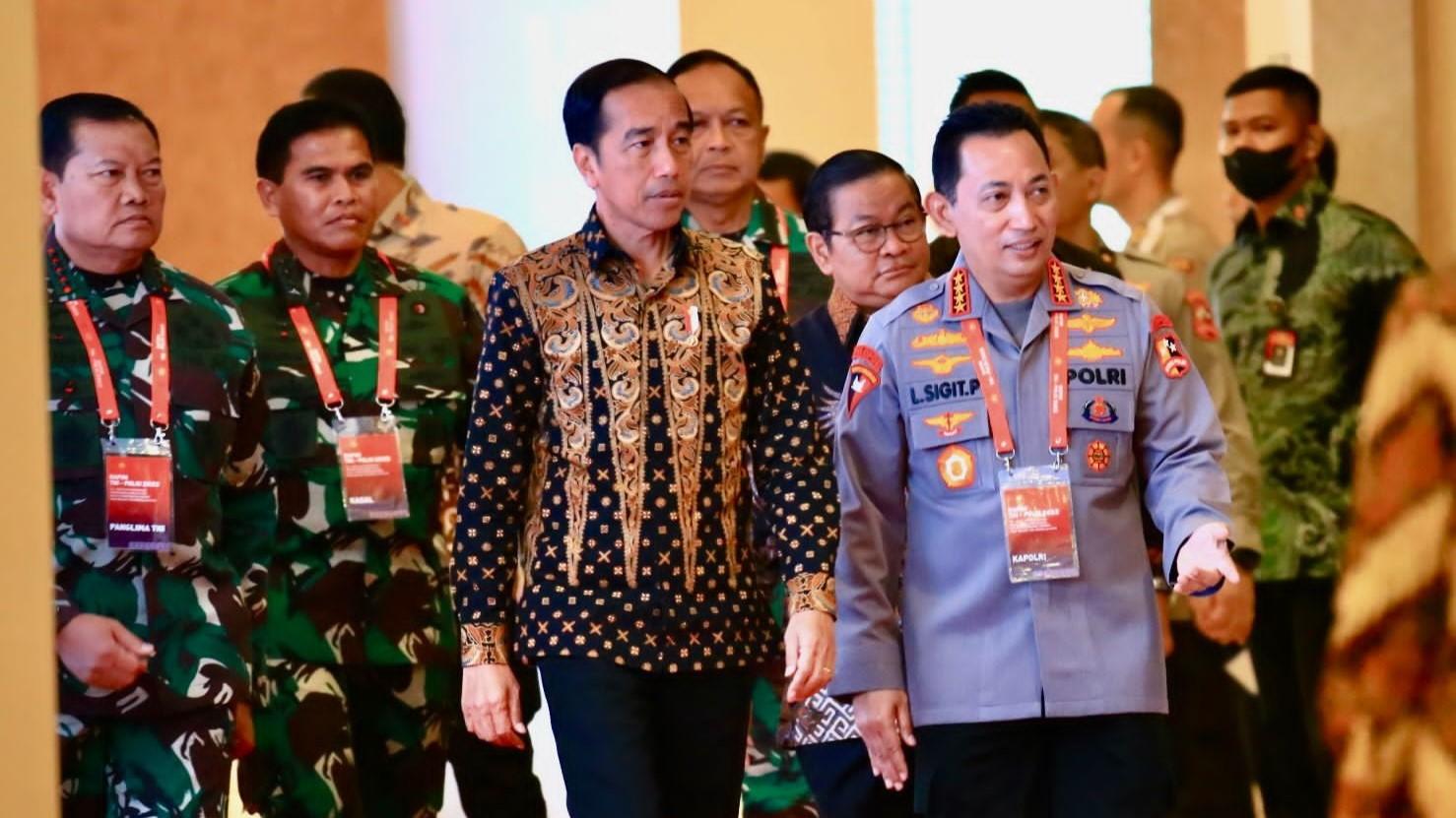 Panglima dan Kapolri Sambut Jokowi di Rapim TNI-Polri 2023