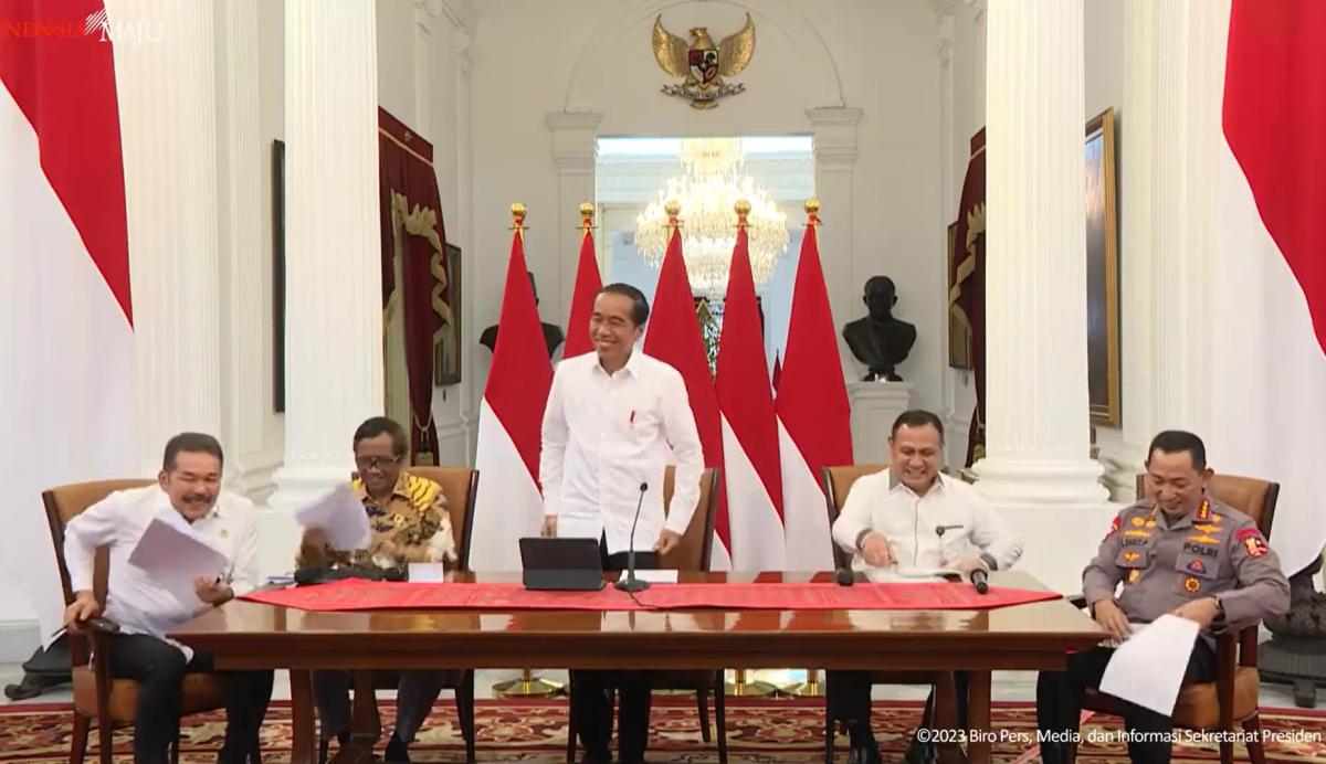 Jokowi Tertawa Saat Ditanya Kasus Kanjuruhan, Begini Respons Menohok Rocky Gerung