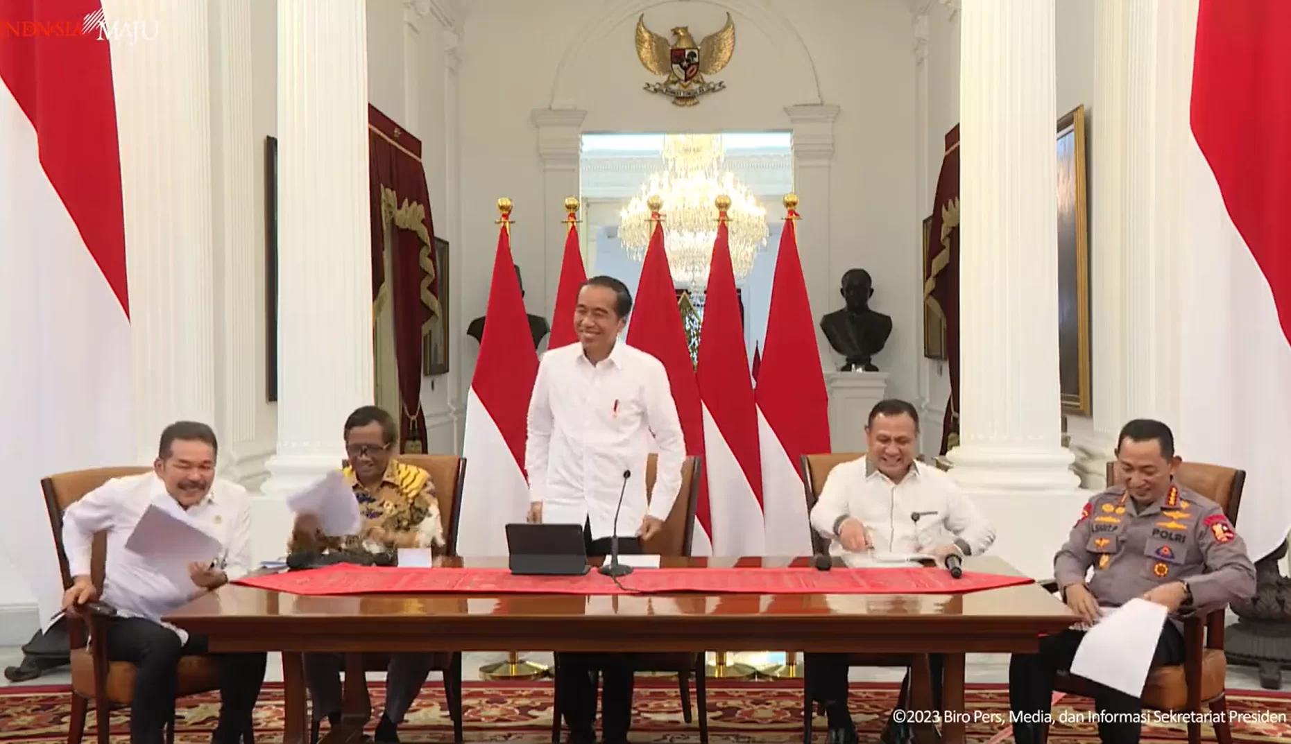 Jokowi Tertawa Saat Ditanya Kasus Kanjuruhan, Begini Respons Menohok Rocky Gerung