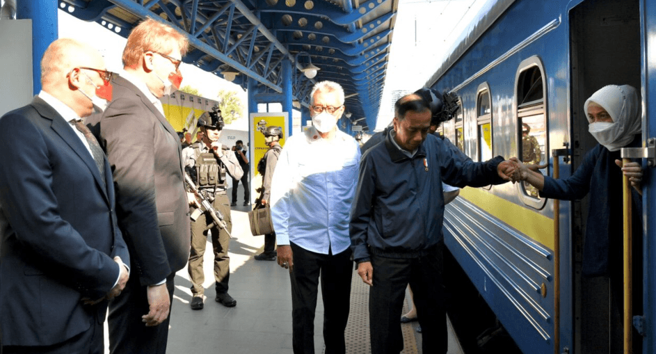 Jokowi dan Iriana Tiba di Kyiv Ukraina, Siap Jalankan Misi Perdamaian