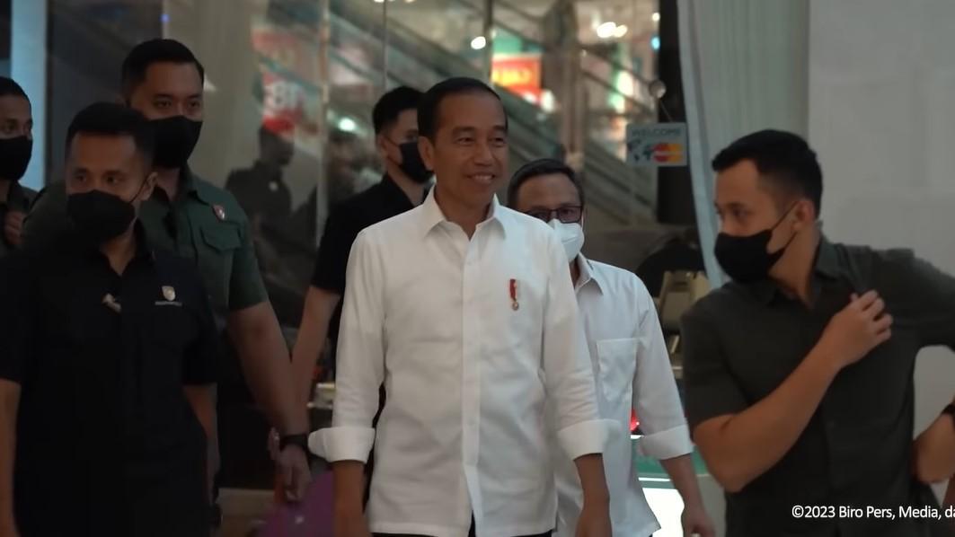 Setelah Kena 'Roasting' Megawati, Jokowi Healing ke Mal Kokas
