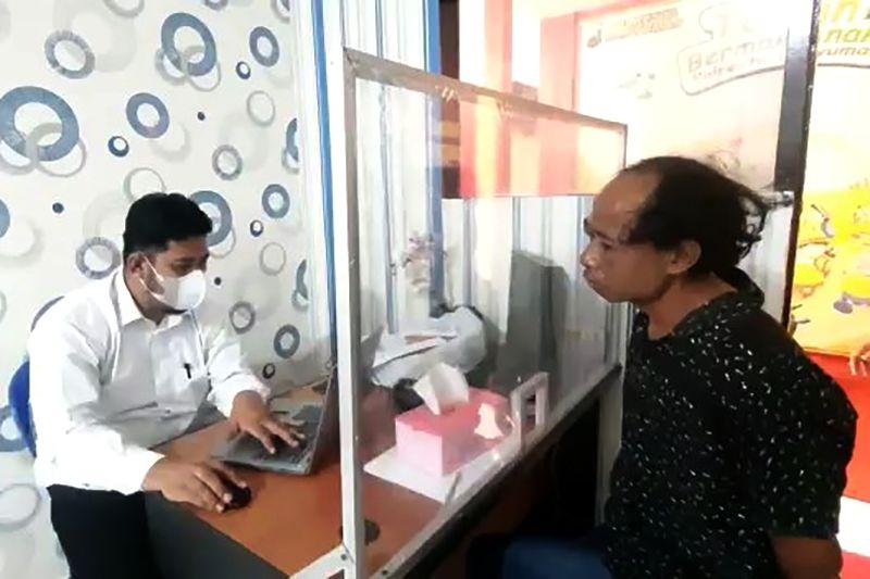 Suami di Banyumas Ngintip dari Atas Plafon saat Istri Layani Pria Lain