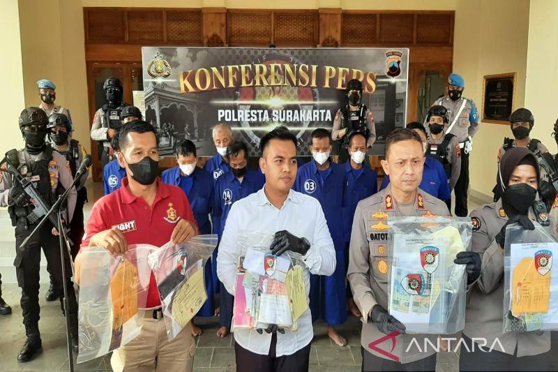 Polisi Tangkap Belasan Penjudi Dadu dan Capjie Kia Di Solo