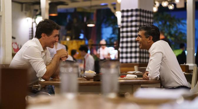 Trudeau dan Rishi Sunak Pesan Sate Ayam-Kerupuk Melinjo Saat Kopdar di Bali