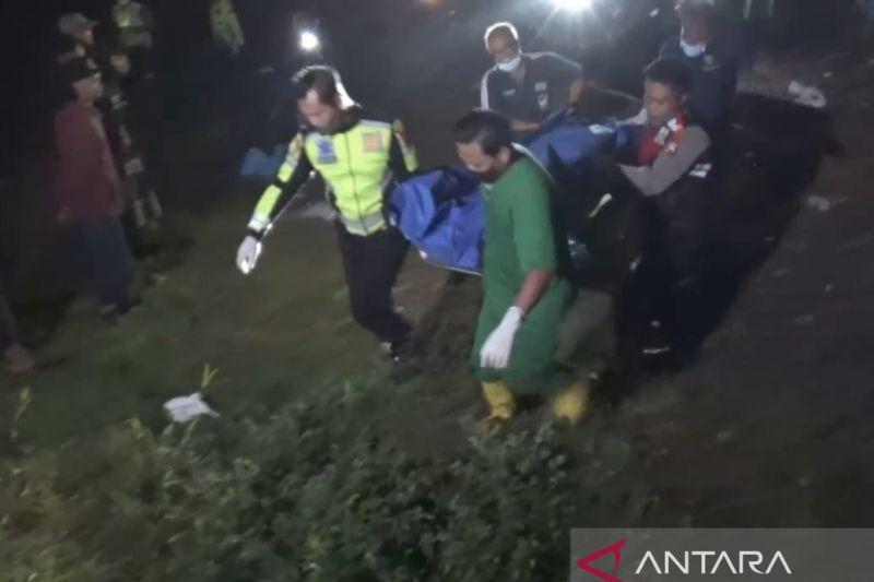Mobil Tertabrak KA Sancaka di Perlintasan Geneng Ngawi, 3 Orang Tewas