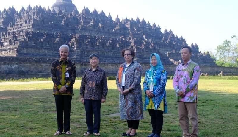 Ganjar Temani Kaisar Jepang Naruhito Kunjungi Candi Borobudur