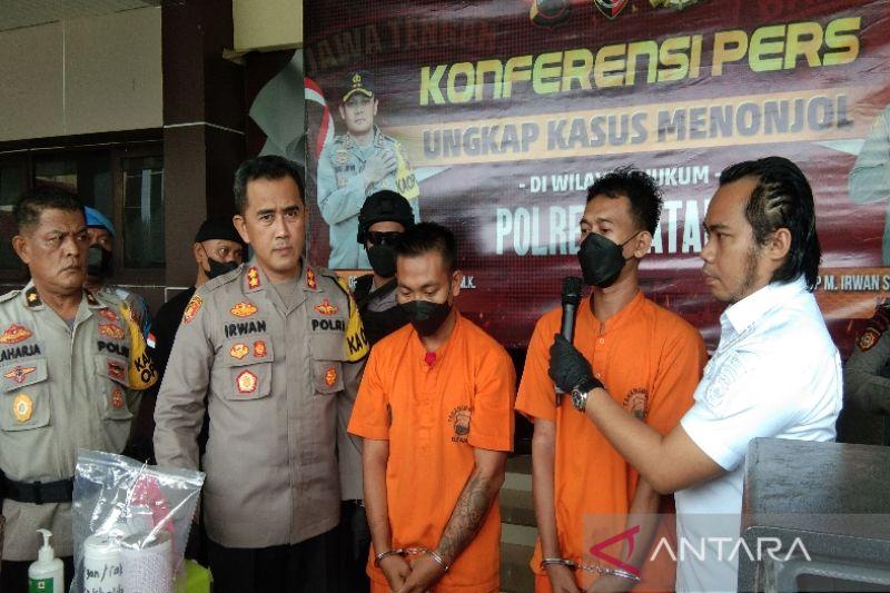Polres Batang Tangkap Dua Tersangka Pembobolan Brankas Isi Emas Batangan