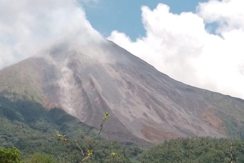 Pos PGA Sebut Aktivitas Guguran Gempa Gunung Karangetang Masih Tinggi