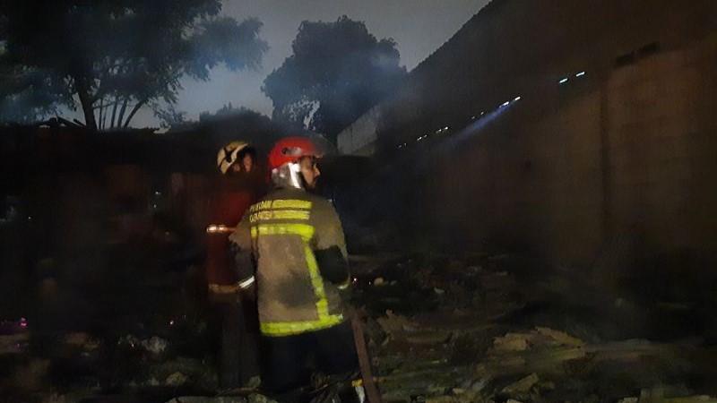 Kebakaran Lapak Oli Bekas di Tangerang, 3 Orang Terluka
