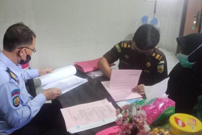 Kejari Depok Eksekusi Dua Koruptor Dana Pendidikan