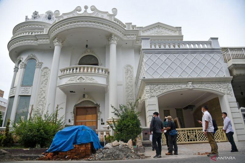 Penyidik Sambangi Bar Indra Kenz di PIK  Telusuri Aliran Dana Binomo