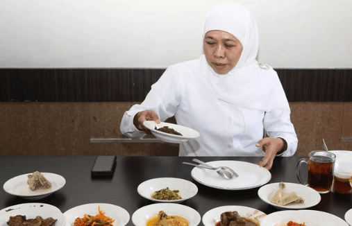 Gubernur Khofifah Pecinta Kuliner Minang: Nikmat Nasi Padang Mana yang Bisa Kau Dustakan?