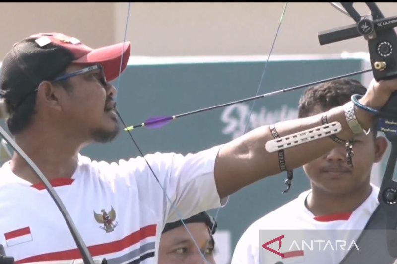 Kholidin tetap Memanah meski Kehilangan Satu Tangan