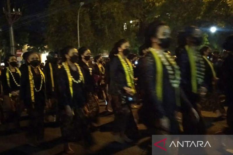 Malam 1 Sura, Sejumlah Tokoh Nasional Ikuti Kirab Pusaka Dalem Puro Mangkunegaran