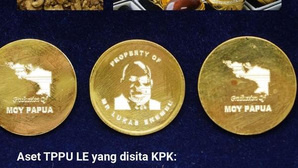 KPK Sita Koin Emas Siluet Lukas Enembe