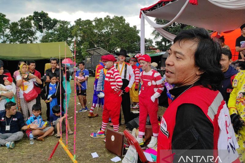 Komeng Turut Terjun ke Lokasi Gempa Cianjur untuk Hibur Korban