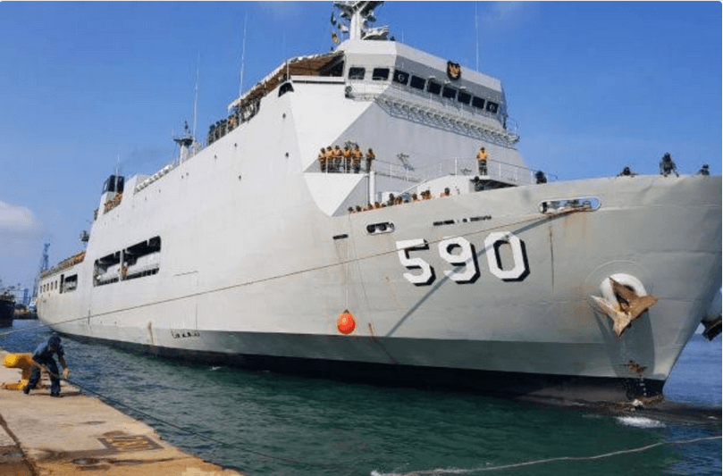 KSAL Kerahkan KRI Makassar-590 Angkut BBM dan Sembako ke Karimunjawa