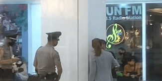Pelakor Zaman Now, Ngegas Istri Sah Gadun di Depan Umum