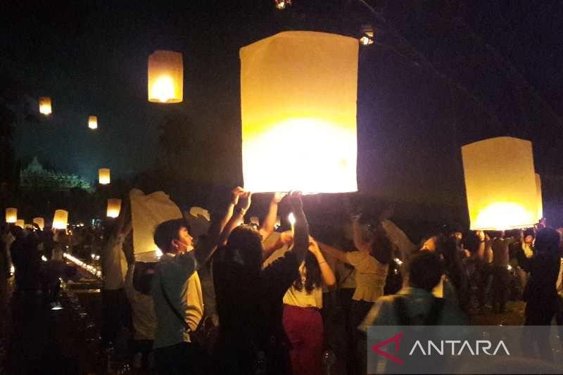 Jelang Lebaran Perajin Lampion di Jombang Tembus 800 Pcs