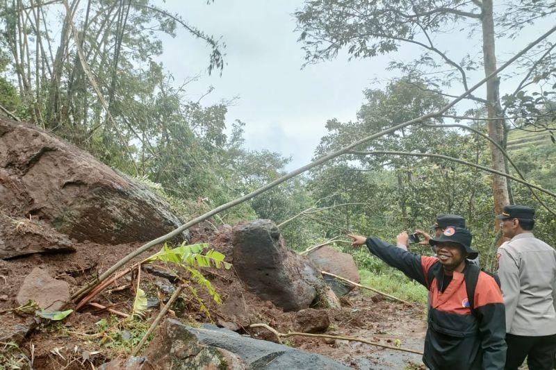 9 Rumah Warga di Kudus Tertimpa Longsor Tebing Tinggi hingga 30 Meter