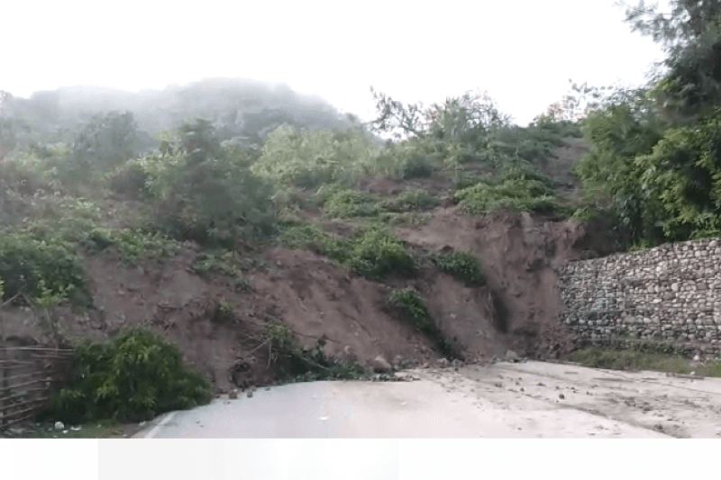 Akibat Longsor Transportasi di Pulau Timor NTT Putus Total
