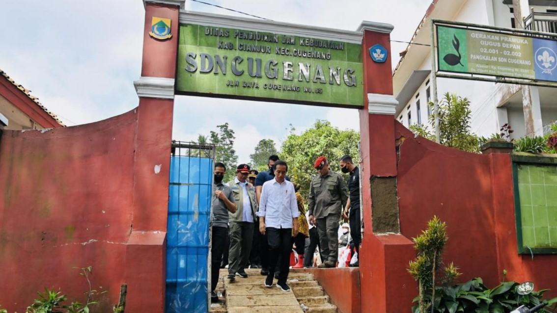 Jokowi Pastikan Alat Berat Siap Dimobilisasi untuk Evakuasi Korban Gempa