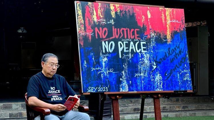Lukisan SBY 'No Justice No Peace' Mejeng di Aksi Cap Jempol Darah Demokrat