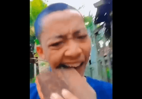 Viral! Remaja Makan Genteng Mirip Ngemil Kerupuk