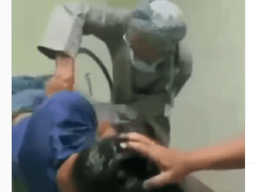Viral! Tertangkap, Maling Kotak Amal Masjid Dimandikan seperti Jenazah, Netizen: Auto Taubat