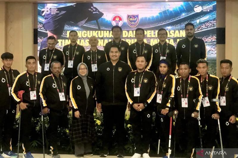 Menpora Dito Lepas Tim Sepak Bola Amputasi Indonesia ke Malaysia