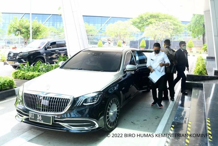Johnny Sering Wara-wiri dengan Mercedes-Maybach S650, Harganya Gokil Tembus Rp7 Miliar
