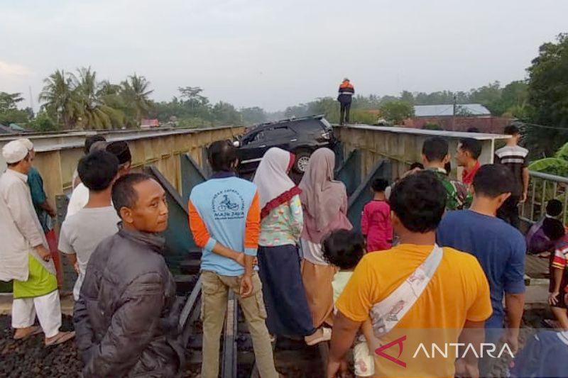 Sopir Fortuner yang Masuk Rel Kereta Api di Banyumas Jadi Tersangka