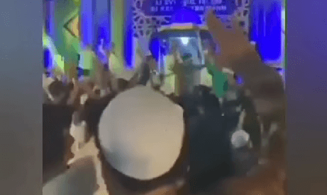 Viral! Penutupan MTQ Diisi Lagu Dugem, Para Remaja Berpeci Jejingkrakan Mirip di Klub Malam
