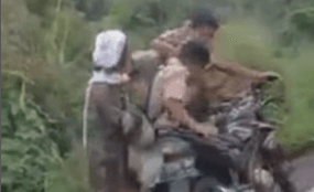 Viral! Sekelompok Pelajar Aniaya Nenek-nenek di Pinggir Jalan, Ditendang sampai Tersungkur