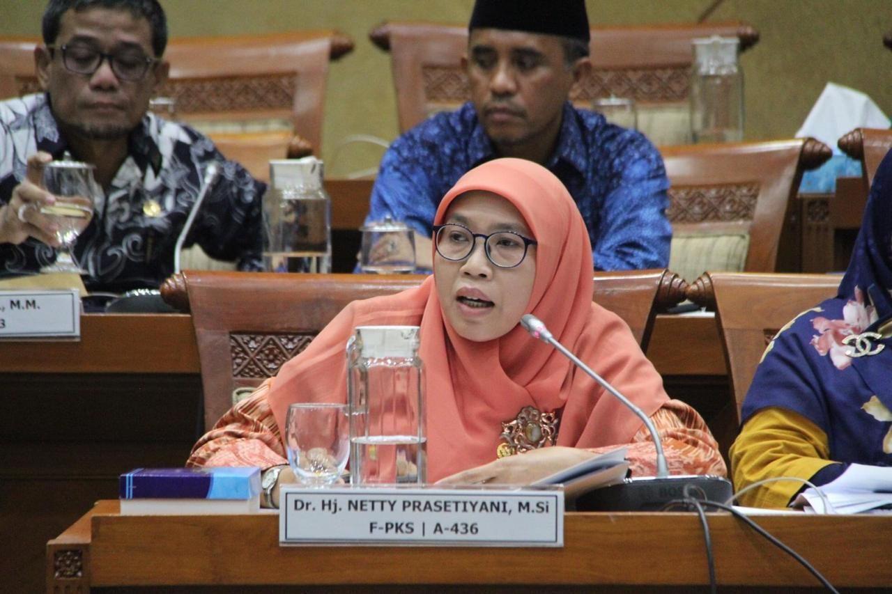 Komisi IX DPR Desak Pemerintah Tetapkan KLB Atas Kasus Gangguan Ginjal Akut
