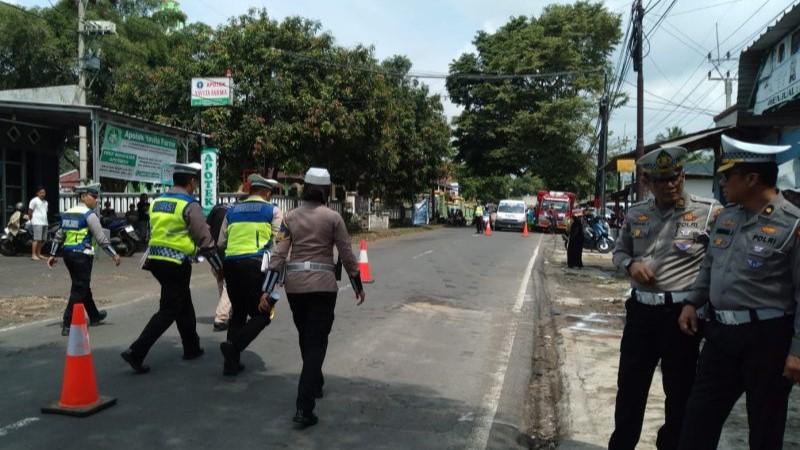 Polda Jabar Olah TKP Kecelakaan Maut Mobil Dinas Bupati Kuningan