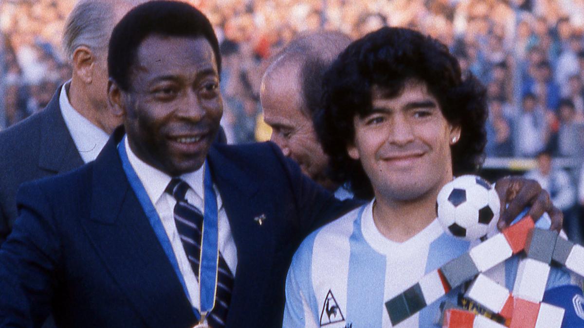 Pele atau Maradona? Debat Soal Siapa yang Lebih Hebat Terus Berlangsung
