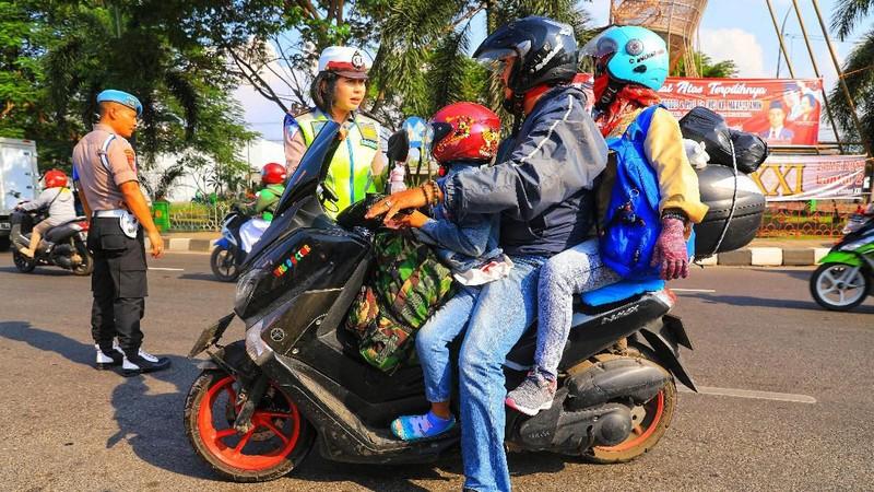 H-4 Lebaran 2023, Pelabuhan Bakauheni Dipadati Pemudik Sepeda Motor