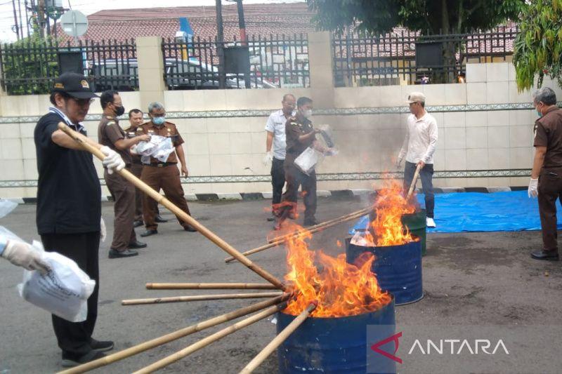 Sejumlah Barang Bukti Dimusnahkan di Kejaksaan Negeri Purwokerto