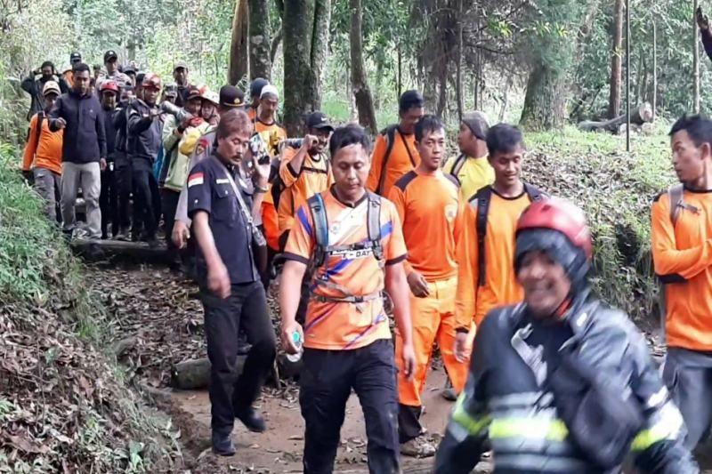 Jenazah Pendaki Wanita Tewas di Gunung Lawu Berhasil Dievakuasi