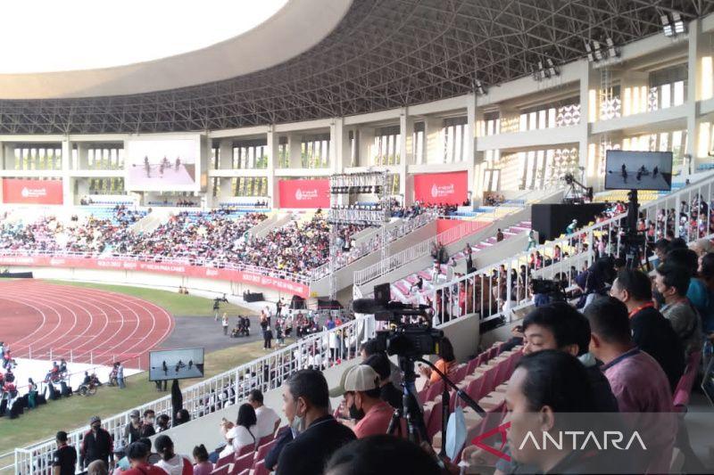 Sejumlah Penonton Padati Stadion Manahan Solo Saksikan Closing Ceremony ASEAN Para Games 2022