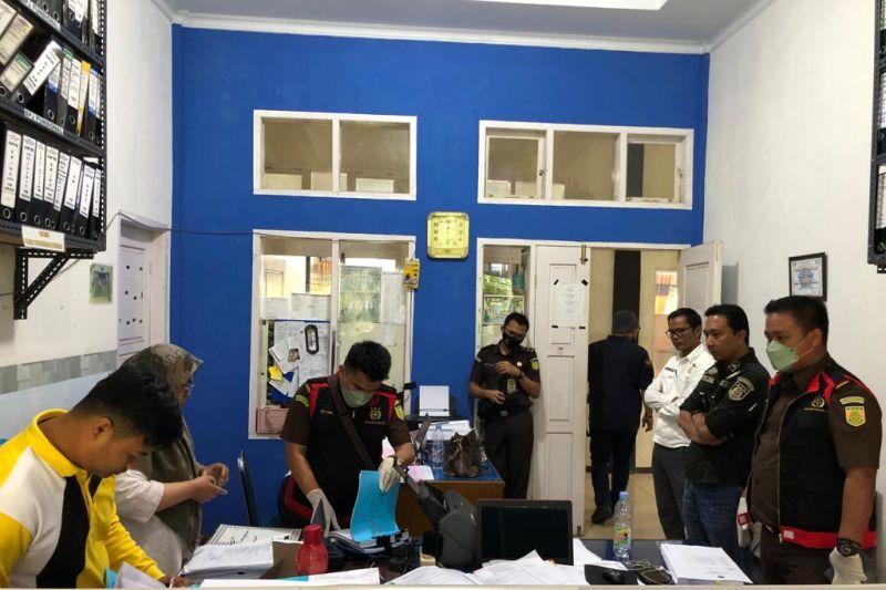 Kejari Geledah Kantor Disperindagkop Solok Selatan terkait Dugaan Korupsi Sentra Kopi